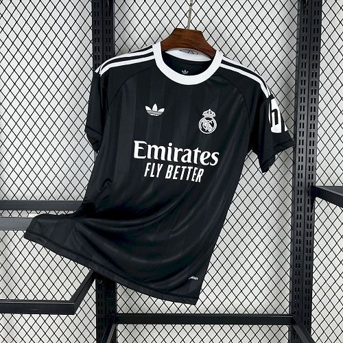 Real Madrid Training 2025/26 Black Football Jersey